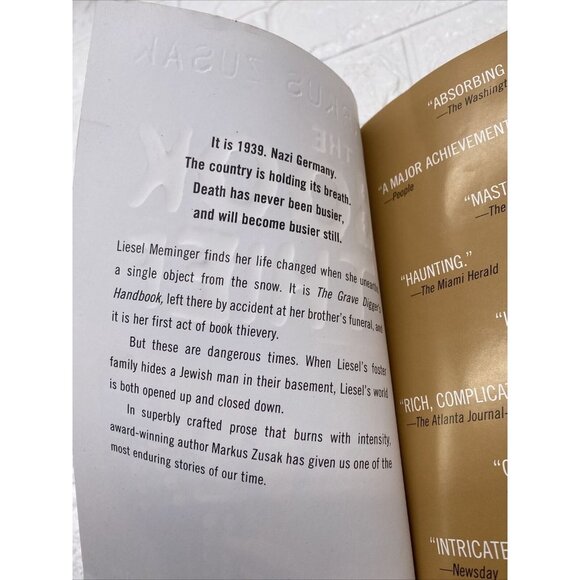 The Book Thief by Markus Zusak (2005, Trade Paperback) - Picture 10 of 13